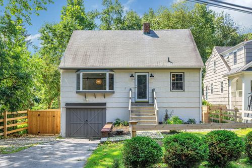 77 Valley Road, Westport, CT, 06880 | Card Image