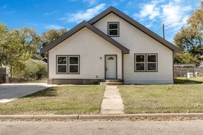 1608 S Elm Street, House other with 4 bedrooms, 2 bathrooms and null parking in Sherman TX | Image 2