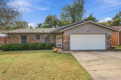 6140 42nd Pl, Tulsa, OK, 74107-6020 | Card Image