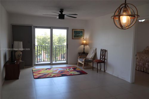 7-4705 Nw 7th St, Miami, FL, 33126-2259 | Card Image