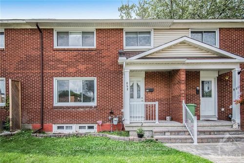 852 Cummings Ave, Ottawa, ON, K1K2L4 | Card Image