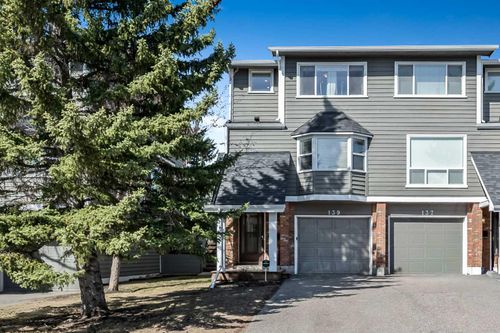 139 Woodglen Grove Sw, Calgary, AB, T2W4J9 | Card Image