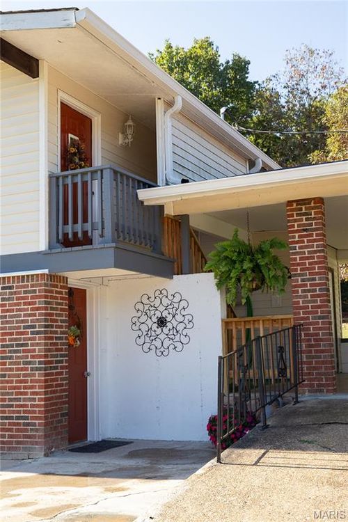 2175 Lone Wolf Dr, Cuba, MO, 65453-9619 | Card Image