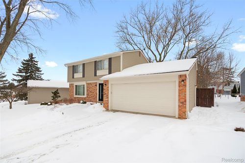 1659 Dennett Ln, Rochester Hills, MI, 48307-3333 | Card Image
