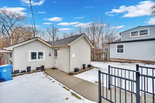 2883 Sunderland, Waterford, MI, 48329-2856 | Card Image