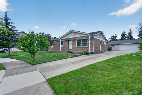 245 Roseland Dr, Canton, MI, 48187-3954 | Card Image
