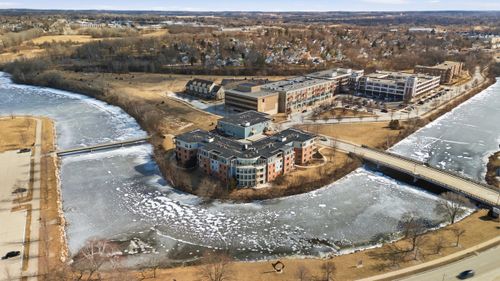 690 Rivershores Dr, West Bend, WI, 53090-2529 | Card Image