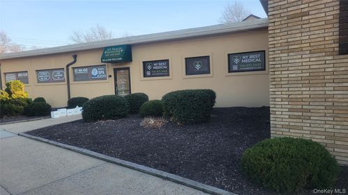 365 Broadway, Amityville, NY, 11701-2716 | Card Image