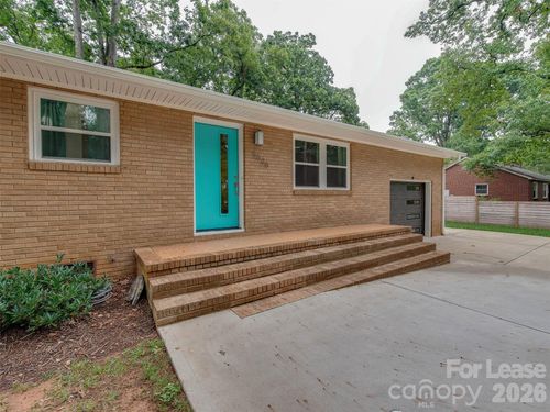 5646 Oak Dr, Charlotte, NC, 28216-2606 | Card Image