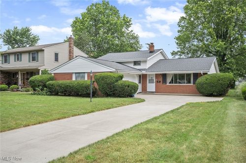 24622 Mitchell Dr, North Olmsted, OH, 44070-3432 | Card Image
