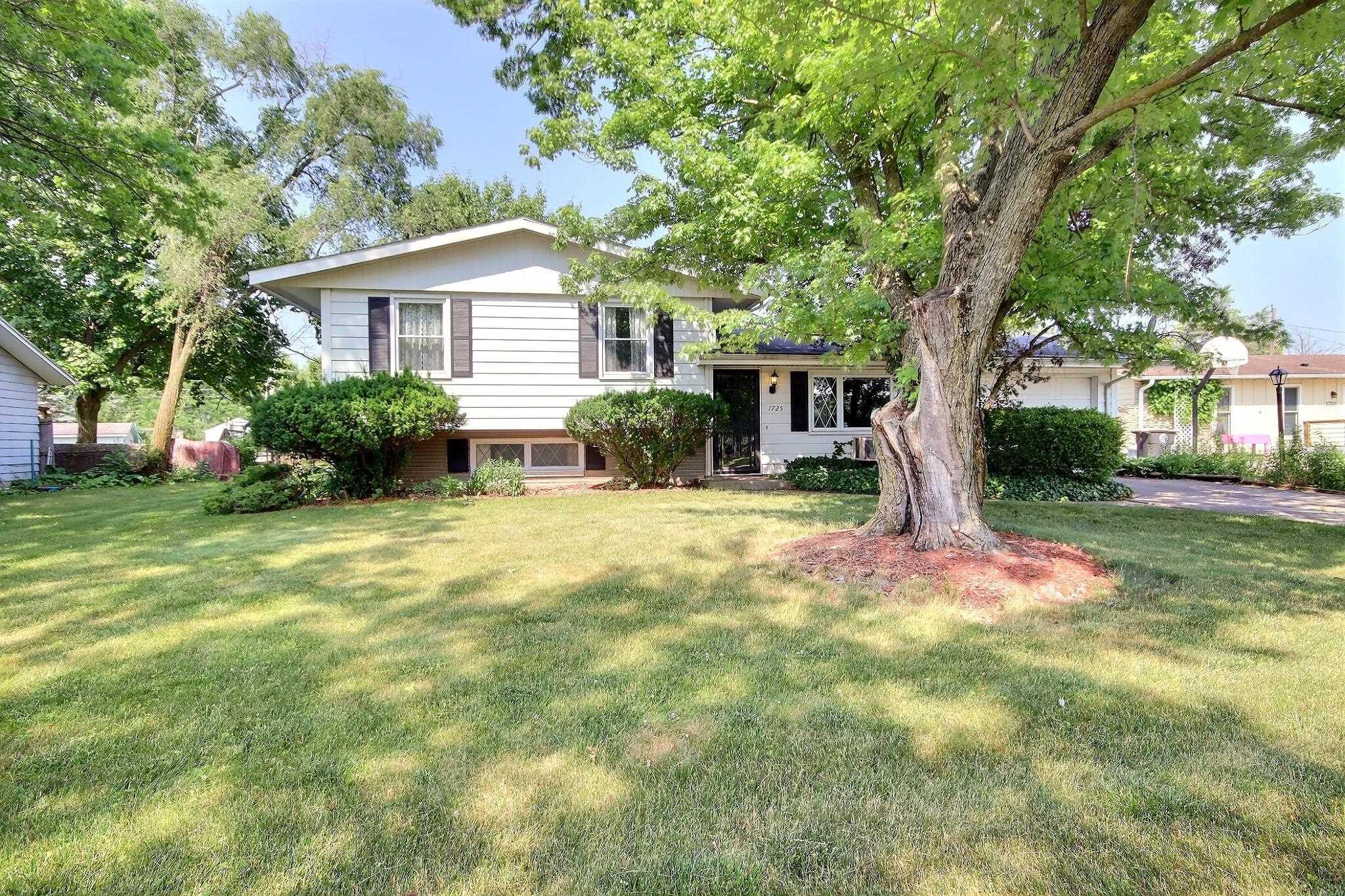 1725 Lindenwood, Sold in Fort Wayne Zoocasa