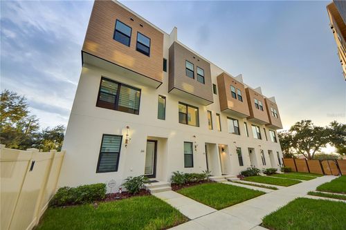 323 15th St N, ST PETERSBURG, FL, 33705-2015 | Card Image