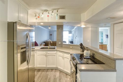 apt-306-115 Lake Emerald Dr, OAKLAND PARK, FL, 33309-6255 | Card Image