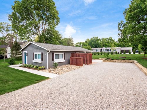 77 E Pawnee Dr, Powell, OH, 43065-5031 | Card Image