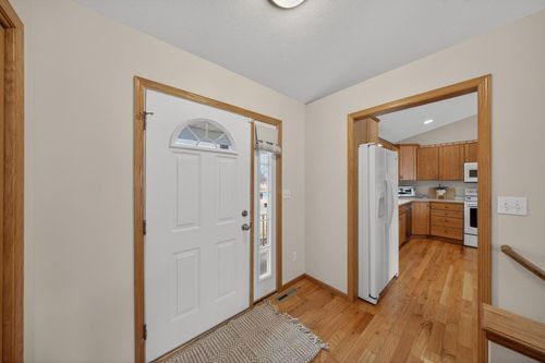 303 9th St Nw, Dodge Center, MN, 55927-9011 | Card Image