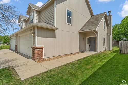 2752 Grand Cir, Lawrence, KS, 66047-3075 | Card Image
