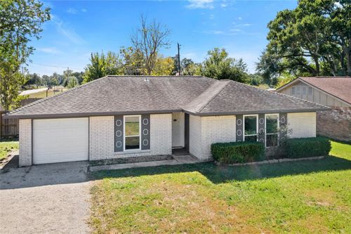 817 Circle Way, Alvin, TX, 77511-4805 | Card Image