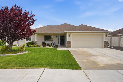 8205 Coldwater Dr, Pasco, WA, 99301-1310 | Card Image