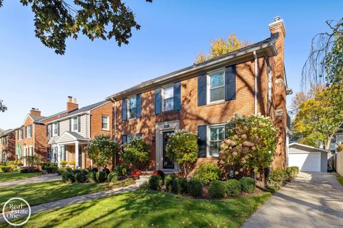 352 Mckinley Ave, Grosse Pointe Farms, MI, 48236-3421 | Card Image