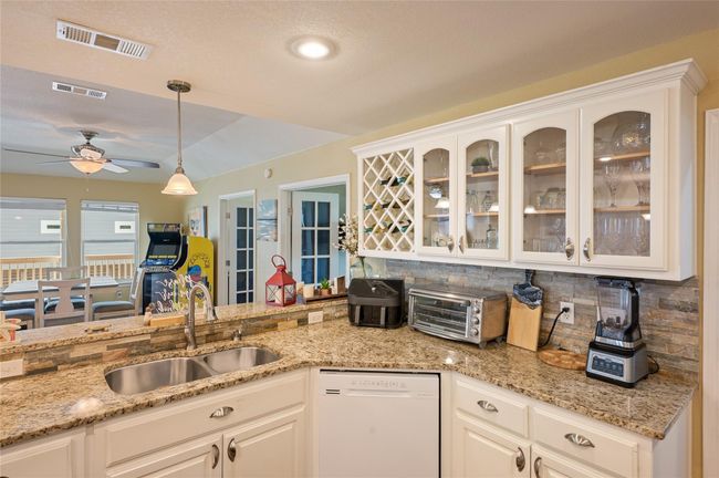 876 Kahla Dr, House other with 5 bedrooms, 2 bathrooms and 2 parking in Crystal Beach TX | Image 21