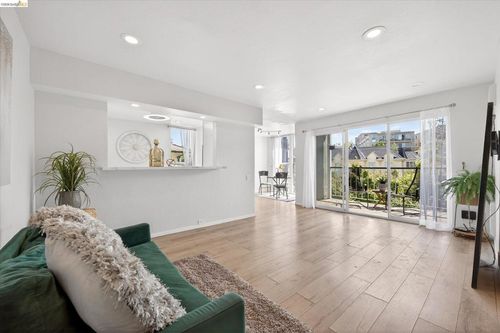 201-365 Perkins St, Oakland, CA, 94610-3029 | Card Image