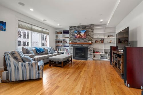 1-350 W 2nd St, Boston, MA, 02127-1395 | Card Image