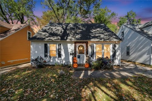 18614 Homeway Rd, Cleveland, OH, 44135-4024 | Card Image