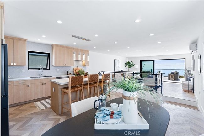 869 Santa Ana St, House other with 2 bedrooms, 3 bathrooms and 4 parking in Laguna Beach CA | Image 8