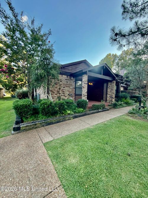52 Cascades Cir W, Clinton, MS, 39056-3573 | Card Image