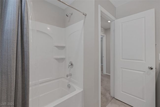 Upstairs bathroom | Image 34