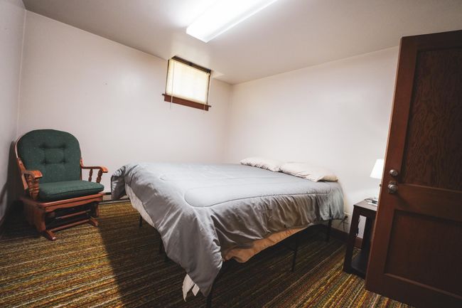 Lower Level Den | Image 34