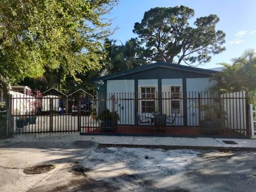 21348 Nw 40th Circle Ct, Miami Gardens, FL, 33055-1146 | Card Image