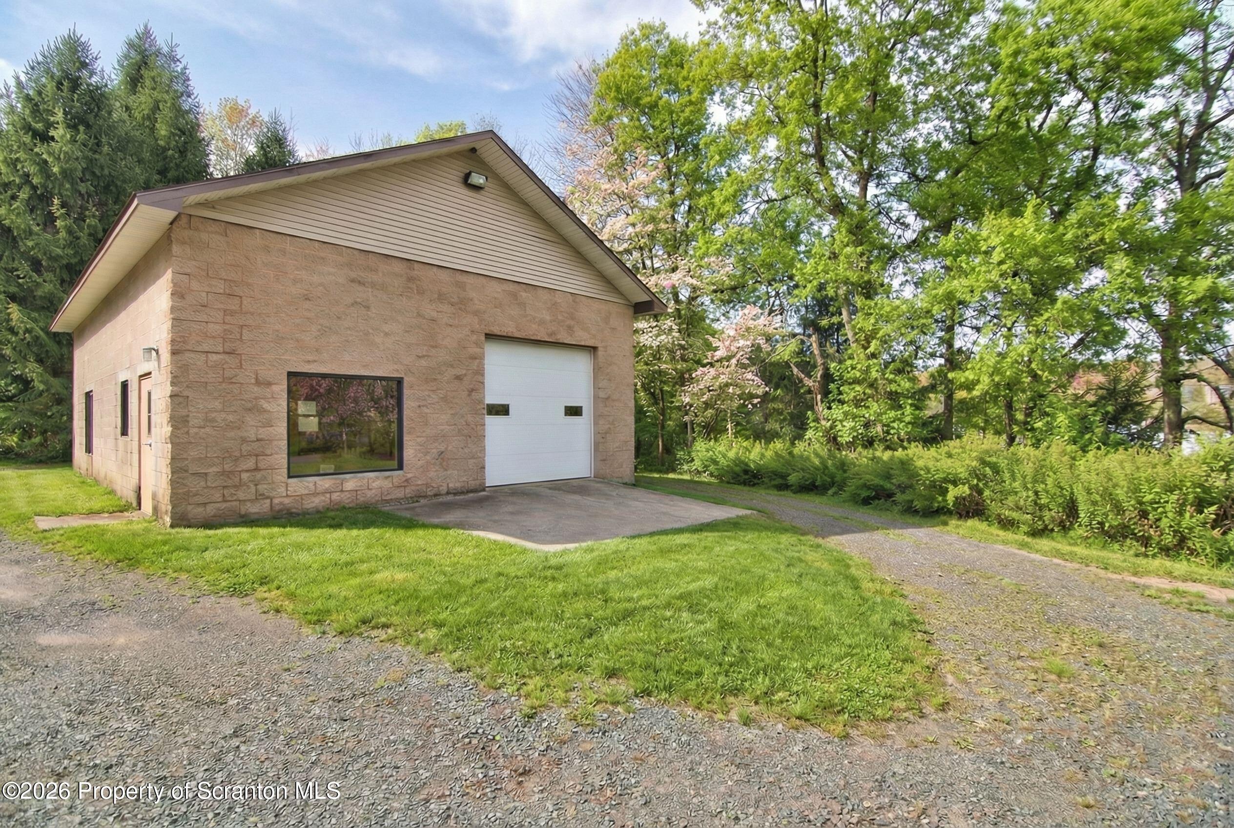 334 S Main St, Moscow, PA 18424