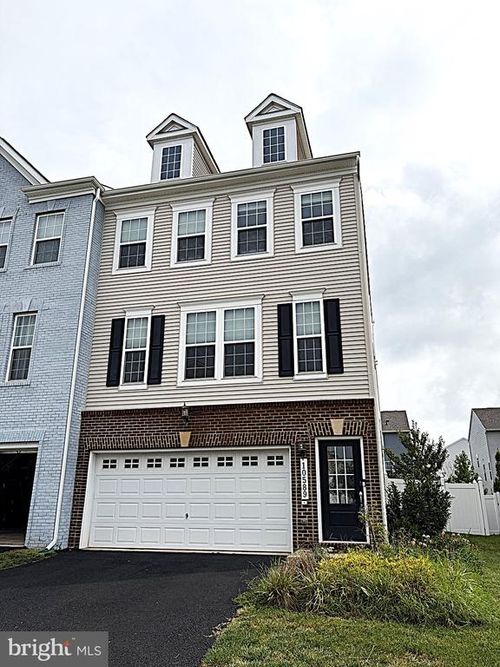 10589 Hinton Way, MANASSAS, VA, 20112-2445 | Card Image