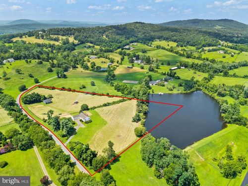 8268 Meadows Rd, WARRENTON, VA, 20186-7424 | Card Image