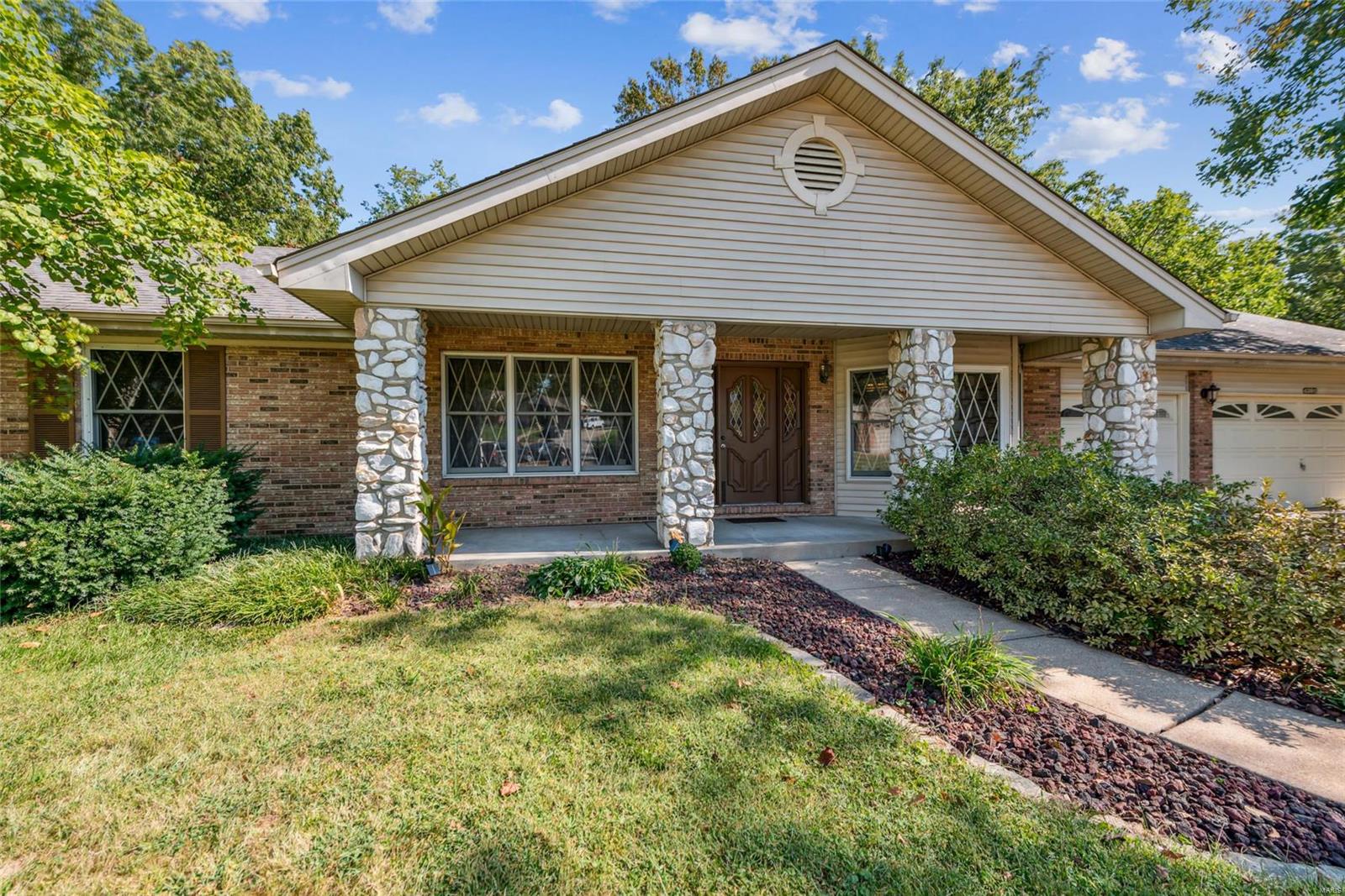 Carrie Beth Ln, Saint Louis, MO 63128
