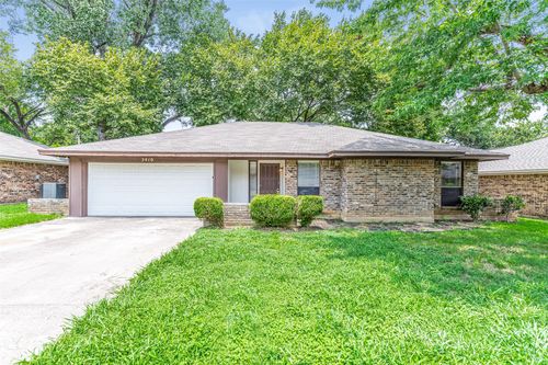 3410 Dovecreek Dr, Arlington, TX, 76016-1821 | Card Image