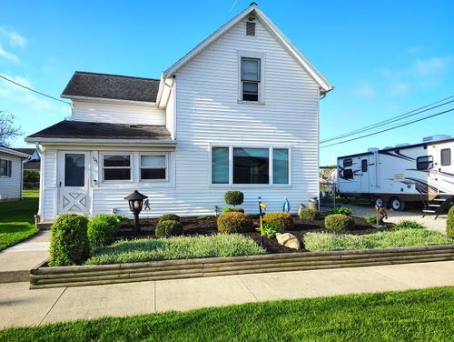 105 W Center St, Fort Recovery, OH, 45846-8083 | Card Image