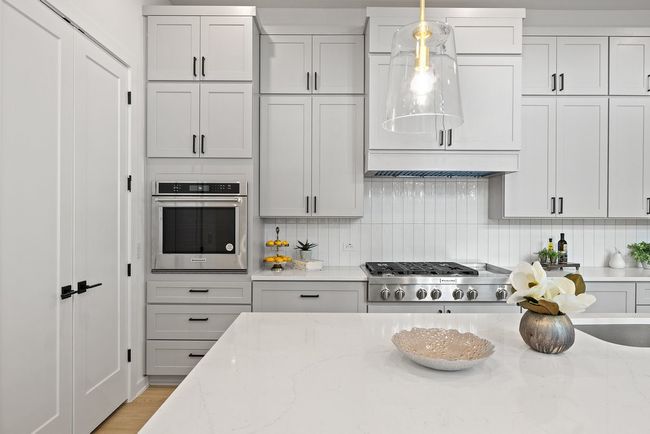4214 Endurance Way, Condo with 4 bedrooms, 5 bathrooms and 2 parking in Austin TX | Image 4