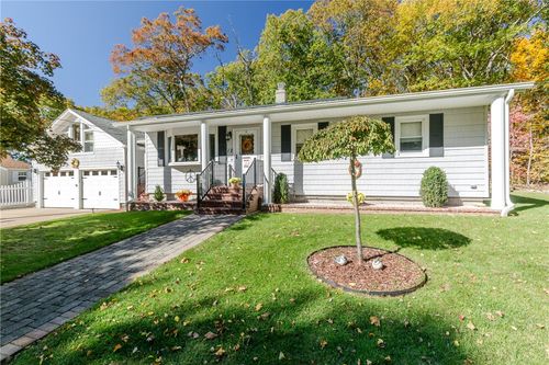 12 Wadsworth Ave, Smithfield, RI, 02917-4110 | Card Image