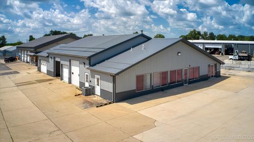 a-2690 E Church St, Sandwich, IL, 60548-1905 | Card Image