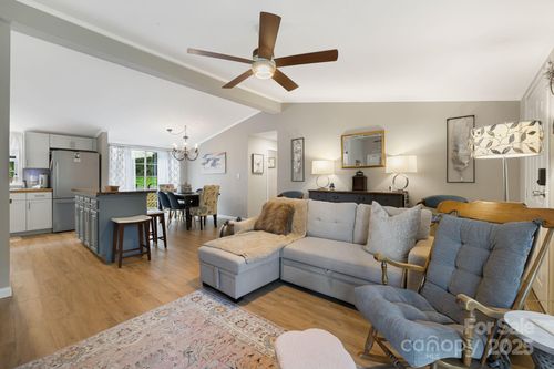 20 Timbers Edge Ln, Fairview, NC, 28730-9770 | Card Image