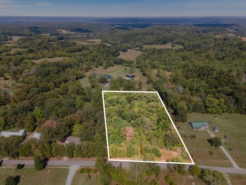 2725 She Boss Rd, Duck River, TN, 38454-3301 | Card Image