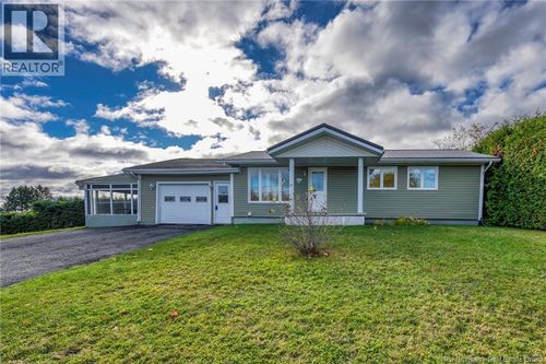 605 5th Ave, Grand-Sault/Grand Falls, NB, E3Z | Card Image