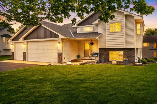 658 Lois Ln, Circle Pines, MN, 55014-5498 | Card Image