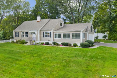 18 Koger Rd, Trumbull, CT, 06611-4102 | Card Image