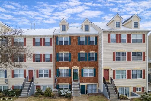 264 Matthews Dr, Newark, NJ, 07103-3157 | Card Image