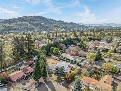 502 Buckhorn Ln, Shady Cove, OR, 97539-9805 | Card Image
