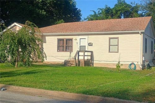 1418 N Cedar St, Nevada, MO, 64772-1116 | Card Image