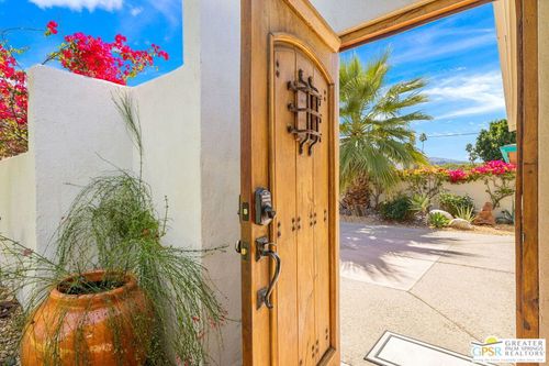 511 N Calle Rolph, Palm Springs, CA, 92262-6150 | Card Image